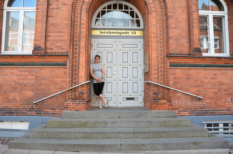 Indgangsdør til uvisiteret værested Perron 1, 1. sal.